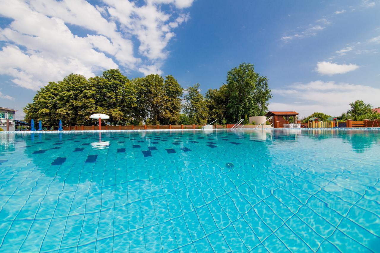 Zinedine Sport-hotel 3* أوزهورود